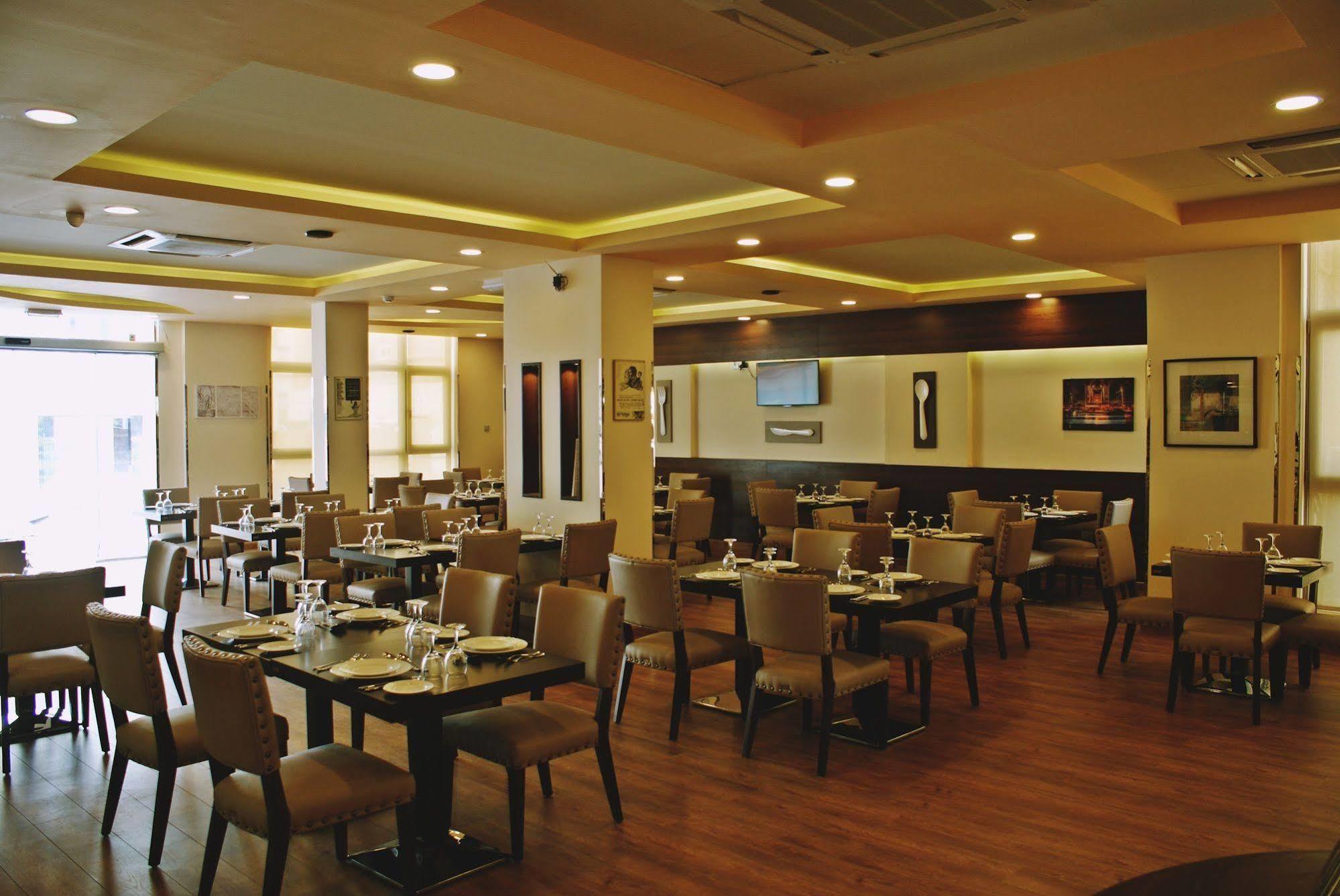 Weekend Hotel & Apartments Muscat Eksteriør billede