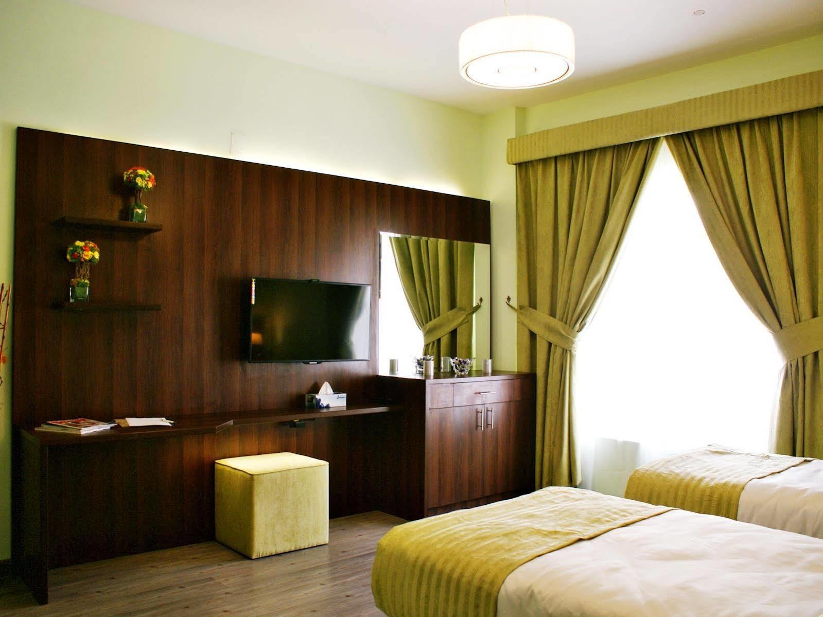 Weekend Hotel & Apartments Muscat Eksteriør billede