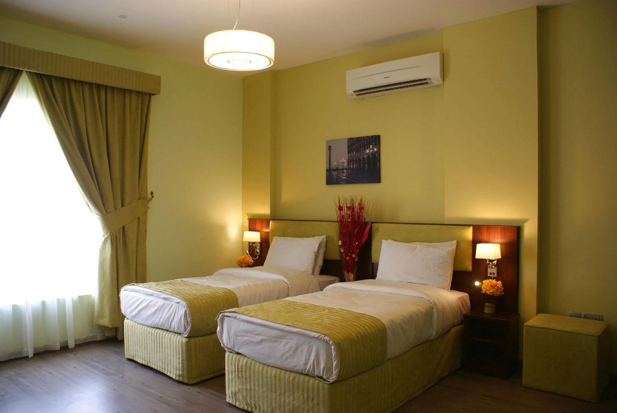Weekend Hotel & Apartments Muscat Eksteriør billede